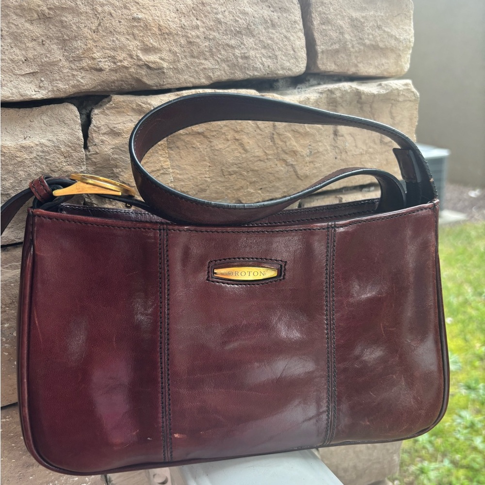 Oroton Brown Leather Shoulder Bag with Structured Design
